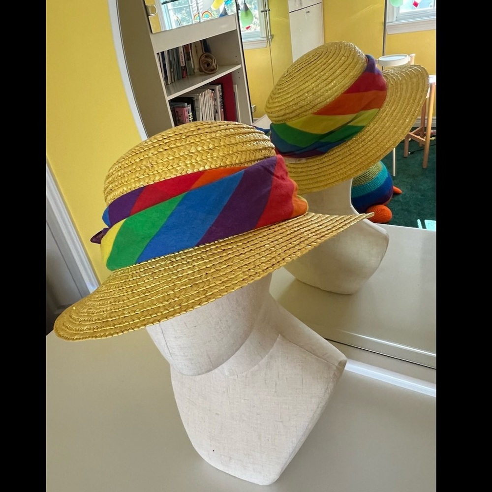 1980s Yellow Straw Hat, Round Crown, Incl. White Lace Ribbon & Rainbow Bandana - Picture 14 of 16